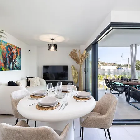 Deluxe By Aora Apartment